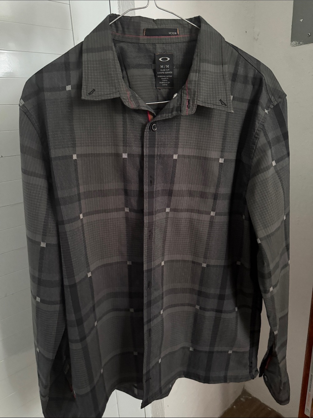 Oakley Men’s Black & Gray Plaid Lightweight Shirt Jacket